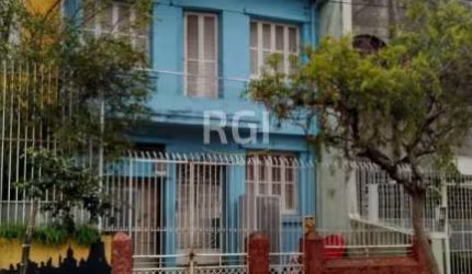 Casa de  2  pisos no bairro Cidade Baixa em Porto Alegre/RS.  3 dormitórios, 2 banheiros , 1 vaga de garagem. Casa antiga necessário  reforma .Próximo ao Zaffari da Lima e Silva. Agende sua visita.&lt