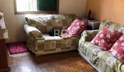 Casa com 3(três) dormitórios, living em dois ambientes, cozinha, banheiro social, churrasqueira, Garagem fechada para dois carros,  Superior Salão festas e terraço mais lavabo.