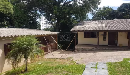 Excelente terreno no bairro Tristeza, medindo  896,45 de área total, ótimo para construtora . Medindo 11,00 X 76,79 X 21,76 , com boa localização e outro terreno ao lado, ideal para novos empreendimen
