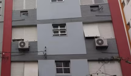 Excelente apartamento à venda com 93,42m² privativos no bairro Santana. São 03 dormitórios/quartos, sendo uma suíte, amplo living, 02 quartos amplos, banheiro social,  suíte com banheiro privado, cozi