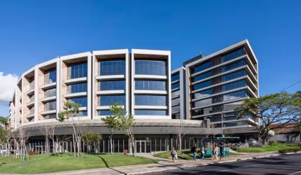 Não há privilégio maior do que tudo estar ao nosso alcance. Com torres residenciais, comerciais, mall e estacionamento num terreno de aproximadamente 10.000m², o empreendimento é contemporâneo e integ