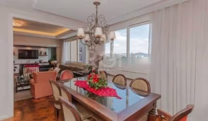 Repaginado, confortável apartamento c/ 190m2 de muito espaço, hall de entrada, gabinete, banho social, 3 dormitórios (1 suíte master c/ closet), lavabo, living 4 ambientes em piso parquet, sala jantar