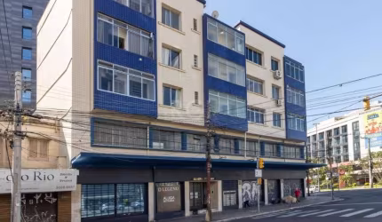 Apartamento 3 dormitórios na Cristóvão Colombo esquina com Benjamin Constant.&lt;BR&gt;Amplo apartamento, arejado e iluminado, 3 dormitórios com ar condicionado tendo 1 deles 2 sacadas, living, banhei