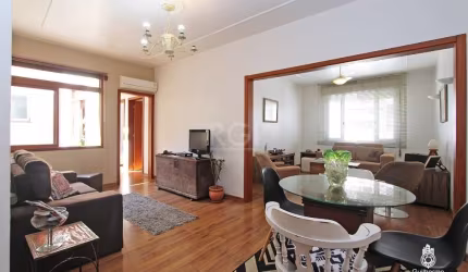 Vende-se apartamento com vista ampla no bairro Santana, de 3 dormitórios, banheiro social, living em 2 ambientes amplos, sala de jantar, copa e cozinha, área de serviço, dependência de empregada com b