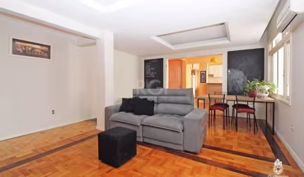 Vende-se apartamento  de 2 dormitórios sendo 1 suíte, living amplo em dois ambientes, lareira, copa e cozinha, churrasqueira, área de serviço independente, banho social e 1 vaga de garagem. Prédio com