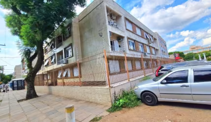 Lindo apartamento todo mobiliado, acolhedor, espaçoso e muito bem localizado, conta com &lt;BR&gt;3 dormitórios (1 suíte),  2 banheiros, 1 sala grande com um ar condicionado de 24000 Btus, Área de ser