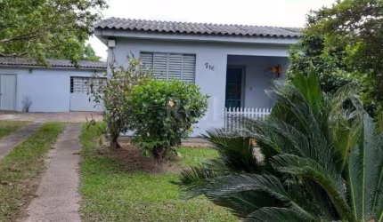 Sítio com uma área de lazer espetacular com duas construção sendo: Casa principal com 3 dormitórios, sala de jantar e estar, copa cozinha ampla, banheiro social, área coberta toda envidraçada  alarme 