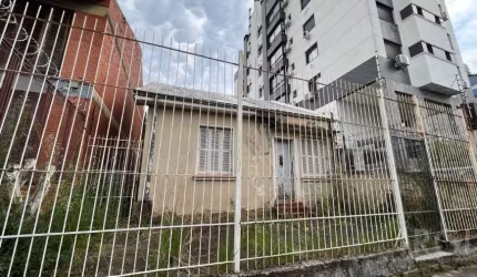 Casa de alvenaria, com 2 quartos.&lt;BR&gt;Agende sua visita!&lt;BR&gt;&lt;BR&gt;O bairro Menino Deus em Porto Alegre está próximo aos bairros Centro Histórico,&lt;BR&gt;Praia de Belas, Azenha e Cidad
