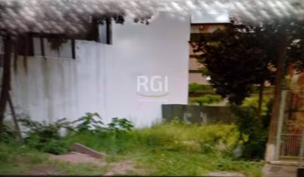 Terreno com 395 m² de área privativa, no Cristal, próximo do Barra Shopping em avenida de grande circulação podendo construir residencial/comercial, fácil construção terreno totalmente limpo e plano c