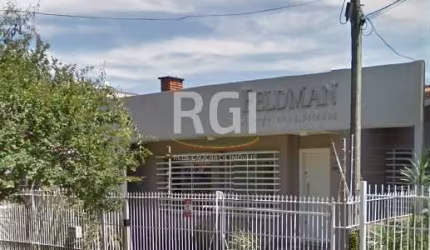 Casa (227,00 m²) própria para escritório com Hall de entrada  e recepção, 7 salas  e 2 banheiros &lt;BR&gt;Salão com churrasqueira,&lt;BR&gt;Cozinha e depósito.&lt;BR&gt;Pátio interno.&lt;BR&gt;Aceita