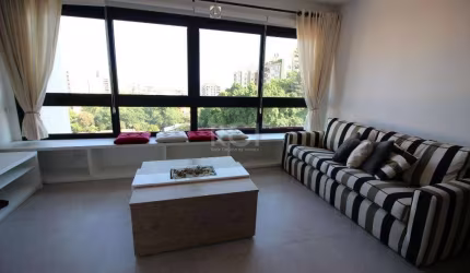 Amplo Apartamentopara comprar com  2 dormitórios (1 suíte com closet), com duas vagas de garagem, no bairro Tristeza. Planta originalmente de 3 dormitórios, teve um deles transformado em walk-in close