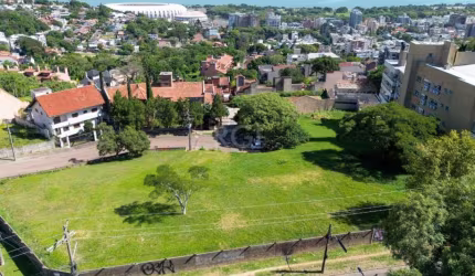 Excelente terreno à venda em Porto Alegre, localizado na Rua Correa Lima,  no bairro Santa Tereza. Com área total de 3386.4m², topografia plana e infraestrutura completa com água, energia elétrica e r