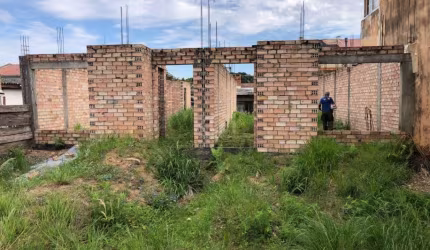 Ótima oportunidade. &lt;BR&gt;Terreno de 11x35 com projeto aprovado para duas casas de 167m2 com 3 dormitórios, amplo patio na frente e nos fundos.&lt;BR&gt;&lt;BR&gt; A poucos metros da av Juca Batis