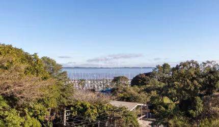 Espetacular apartamento Garden 550.90m² área total&lt;BR&gt; Com uma vista sem igual do Por do Sol do Guaiba.&lt;BR&gt;4 dormitórios com suíte&lt;BR&gt;1 apartamento por andar,muita privacidade e sile