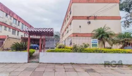 Apartamento de 2 dormitórios, dormitório casal com split, living amplo e ensolarado, cozinha espaçosa, com uma vaga descoberta, mas com possibilidade de cobertuea. O imóvel tem localização privilegiad