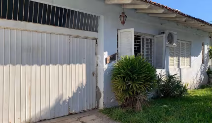 Casa residencial, 3 dormitórios, sala, cozinha, lavanderia, 3 banheiros sociais, ampla garagem (para 4 carros), terreno com arvore frutífera, churrasqueira coberta, anexo nos fundos com cozinha estilo