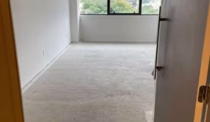 Excelente sala comercial, com 33,59m² de área privativa, nunca utilizada, em um ponto estratégico da zona sul, bem movimentado, entre a na Rua Coronel Aparício Borges e Av Teresópolis, perto do Bourbo