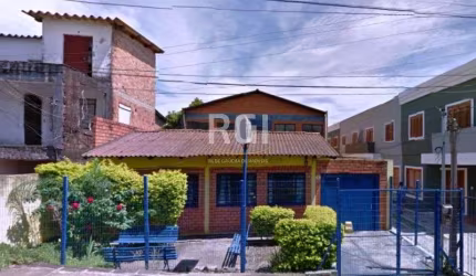 Prédio comercial composto de 9 salas no galpão central, área livre com 2 salas no fundo, escritórios na frente.&lt;BR&gt;Terreno medindo 11,40X61,60, totalizando 700m². &lt;BR&gt;No local funciona uma