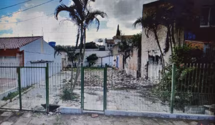 Terreno 10 x 30 totalmente plano, em frente a Escola Nações Unidas.&lt;BR&gt;Em excelente localização no bairro Nonoai.