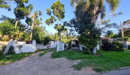 Excelente  área medindo 15,00m de frente, por 60,00m de frente a fundos, situado em polo em franco crescimento na zona sul de Porto Alegre, ótima localização, a poucos metros do Zaffari Hípica, escola