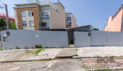 Excelente terreno à venda no coração do Menino Deus, com 1.870m², limpo e com um leve aclive, proporcionando ótimas possibilidades de construção. Ideal para quem deseja investir em um projeto de prédi