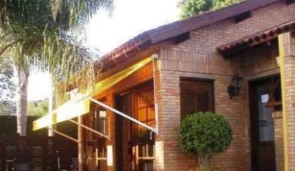 Casa condomínio, 3 dormitórios, 1 suíte, 2 vagas, pátio, churrasqueira, piscina, salão festas, bairro aberta dos morros, bairro imperial park, zona sul, porto alegre.Morar na zona sul é muito bom.Ótim