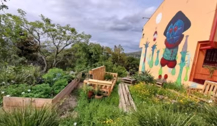 Terreno com 418m², no Bairro Teresópolis, Zona Sul em Porto Alegre. Amplo terreno, com linda vista, medindo 11 metros de frente por 38 metros de frente a fundos. Localizado no alto da Vila São Caetano