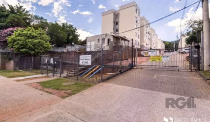 Apartamento com 2 dormitórios bairro Glória, Zona Sul de Porto Alegre. Possui living para 2 ambientes, banheiro social com box de vidro temperado, cozinha e área de serviço integrada.&lt;BR&gt;Condomí