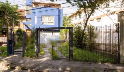 Casa residencial com 3 dormitórios, sendo 01 suíte máster com closet, living amplo de 02 ambientes com split, cozinha com móveis planejados, área de serviço integrada com aquecedor, dependência de emp