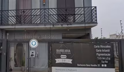 Ótima oportunidade para investimento no bairro Partenon, a 40m da Av.Bento Gonçalves! Prédio comercial com uma loja ampla com cozinha e 2 banheiros onde atualmente funciona um salão de beleza, nos fun