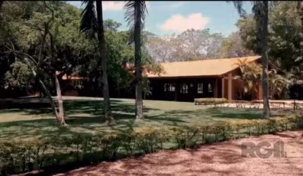Sítio/fazenda com mais de 7 hectares de pura beleza e conexão com a natureza. Possui praia própria (rio Guaíba) com infraestrutura para eventos, hotel fazenda, clube, sítio de luxo ou simplesmente par