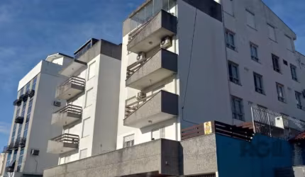 Ótimo apartamento, estilo Garden, com 03 dormitórios ou 02 dormitórios e 01 escritório, ampla sala, cozinha, área de serviço, banheiro auxiliar, 02 sacadões, churrasqueira. Bem ventilado, ensolarado. 