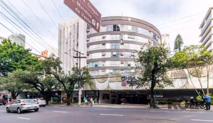 Excelente oportunidade de investimento! Loja à venda no Edificio Central Park Gallery, localizado na Rua Mostardeiro, bairro Rio Branco. Com área privativa de 26.64m² e área total de 49.93m², essa loj