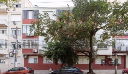 Ótimo apartamento com aproximadamente 106,38m² privativos, mobiliado, de frente, localizado no segundo andar e com 3 dormitórios, sendo um dormitório com sacada. Você pode contar também com um amplo l