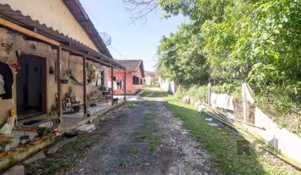 Terreno com 4 casas no bairro Vila Nova.&lt;BR&gt;01 casa mista com aproximadamente 75m² e as outras 03 casas de alvenaria com aproximadamente 105m²&lt;BR&gt;Muito bem localizado possui fácil acesso a