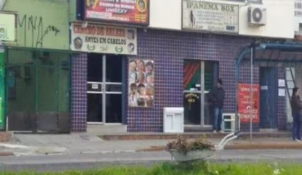 Clipes Imóveis vende Prédio Comercial no bairro Aberta dos Morros, com 4 salas comerciais, medindo 249,80m². Aceita dação. Em excelente localização junto a Juca Batista.
