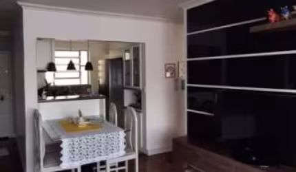 Apartamento mobiliado com 74 m² no bairro Vila Ipiranga, 2 dormitórios, transformado em 3 dormitórios, sala, cozinha americana com móveis sob medida, banheiro, área de serviço independente, arejado e 