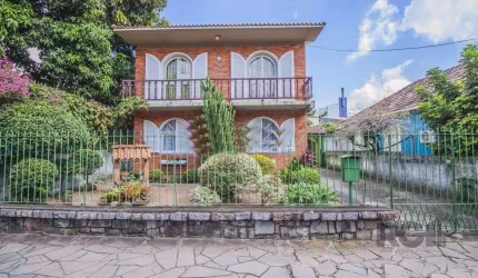 Casa de 3 dormitorios a venda no Bairro Santa maria goretti.&lt;BR&gt;casa estilo sobrado próximo ao Bourbon Assis Brasil. Com 3 dormitórios, sala ampla com lareira, banheiro social, lavabo, cozinha i