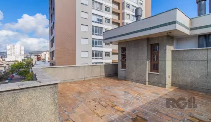 Cobertura com 4 dormitórios, com 2 garagem com 243,85m² de área privativa em Porto Alegre no Bairro Santana    &lt;BR&gt;&lt;BR&gt;Cobertura com 4 dormitórios, com 2 suítes, sacada. No primeiro andar 