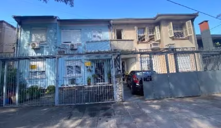 OTIMO APARTAMENTO! 03 DORMITORIOS SENDO UM COM SACADA, SALA COM DOIS AMBIENTES, COZINHA, BANHEIRO SOCIAL, AREA DE SERVICO E PATIO.  SEM TAXA CONDOMINIAL. LOCALIZADO NA RUA DONA LEOPOLDINA, PROXIMO A S