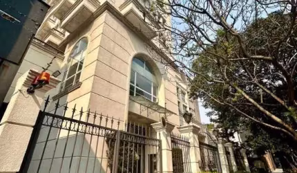 Desfrute do luxo e conforto neste excepcional loft localizado na prestigiada R. Padre Chagas, na área mais desejada do bairro Moinhos de Vente, em Porto Alegre-RS. &lt;BR&gt;&lt;BR&gt;Sala elegante e 