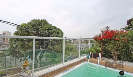 Excelente casa, 04 dormitórios, sendo um com suíte, 03 banheiros sociais, 01 hidro, 01 closet, 02 cozinhas, 03 salas de estar, dependência de empregada, estar íntimo, gabinete, lavabo, despensa, depós