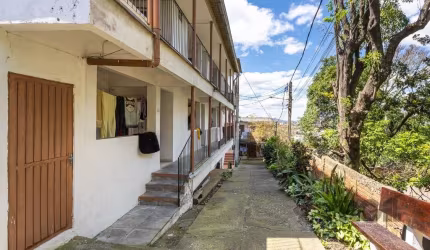 Excelente oportunidade para investidor:&lt;BR&gt;Prédio Residencial com 750 m² de area construída contendo:  11 apartamentos de 40 m², 1 apartamento com 98m², 1 sobrado de 110m² e 1 sobrado de 102m², 