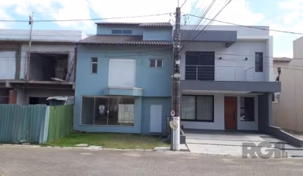 Casa em condomínio fechado, semi acabado, com 02 dormitórios sendo duas suítes, com duas vagas de garagem no bairro Passo das Pedras. Possibilidade de transformar uma sala de tv em 03 dormitório. Estu