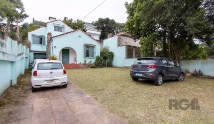 Venha acordar as margens do Guaiba, e contemplar nosso maravilhoso por do sol.&lt;BR&gt;Excelente terreno as margens do Lago, com uma casa  de tres dormitorios espaçosos, dois banheiros, cozinha ameri