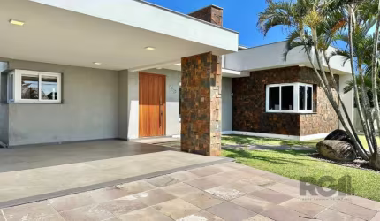 Descubra sua nova casa em Atlântida, Xangri-Lá! Com uma localização privilegiada na Rua Guaia Das Pedras, essa espaçosa residência conta com 260 m² de área total, ideal para quem busca conforto e soss