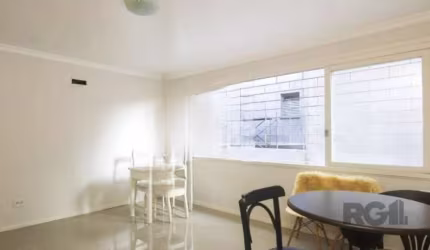 Aconchegante apartamento a venda com 3 quartos, sendo 1 suíte, e 2 banheiros no total. O condomínio fica localizado em Rua Santos Neto no bairro Petrópolis em Porto Alegre. Está bem localizado, próxim