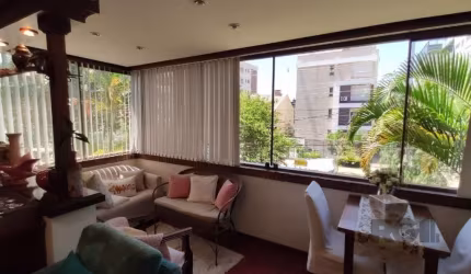 excelente apartamento 02 dormitórios de frente,, hall de entrada living 02 ambientes, com sacada integrada , cozinha , área de serviço , dependência de empregada podendo transformar no  3º dormitório 