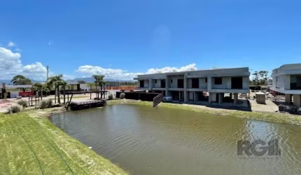 Descubra esta incrível casa em condomínio no Murano, Fase 3, situada na Avenida do Mar KM 37, em Capão da Canoa. Com uma localização privilegiada no bairro Araçá, você estará perto de diversas opções 