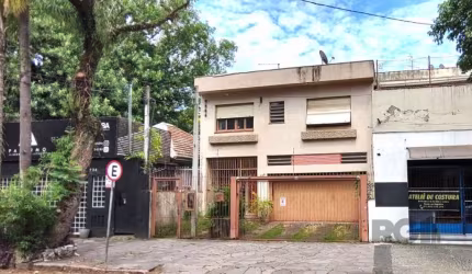 CASA RESIDENCIAL  COMERCIAL - BAIRRO SANTA CECÍLIA&lt;BR&gt;&lt;BR&gt;Casa de alvenaria, dois pavimentos, localizada na rua Santa Cecília, poucos metros da avenida Protásio Alves.  Imóvel possui no an